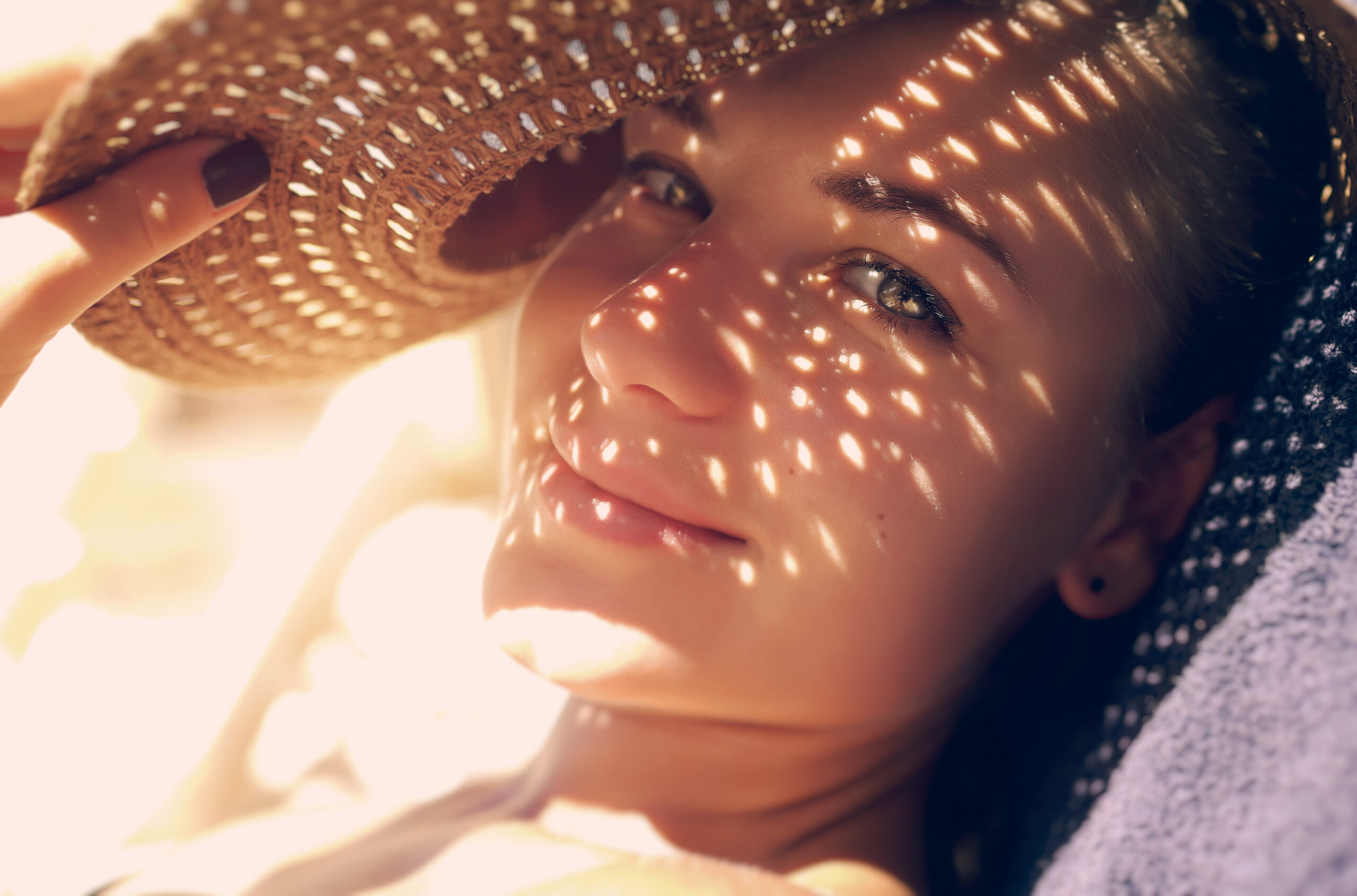 pretty,woman,on,the,beach,,closeup,portrait,of,a,nice